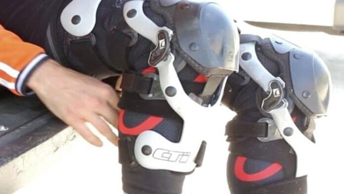 12 Best Motocross Knee Brace Reviews – Buying Guide 2024